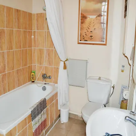 Three-bedroom In Puy I'eveque 아파트 *