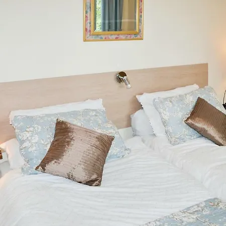 Three-bedroom In Puy I'eveque *