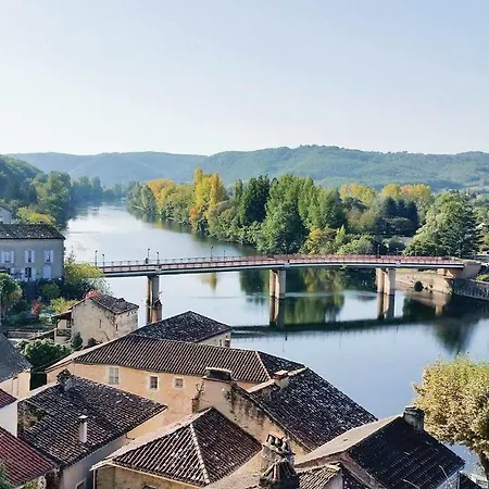 Three-bedroom In Puy I'eveque *