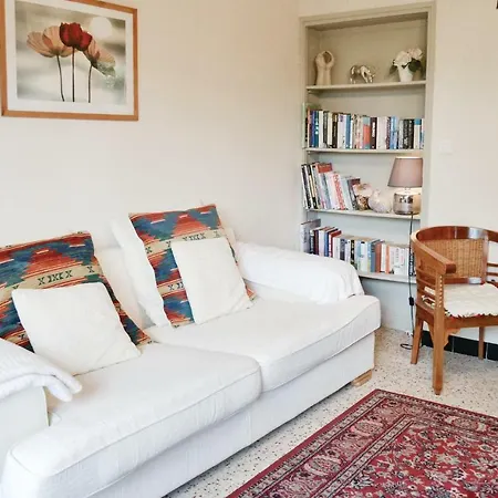 Three-bedroom In Puy I'eveque 아파트 *