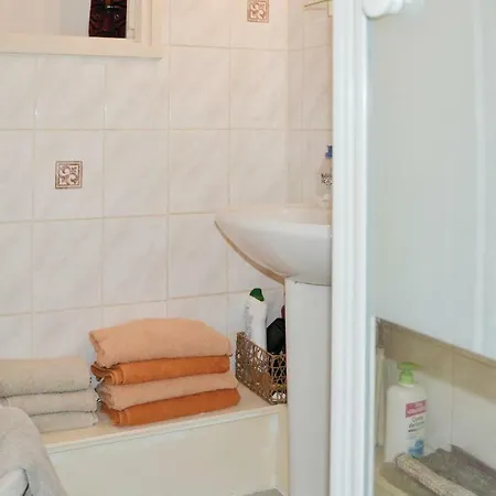 Three-bedroom In Puy I'eveque *